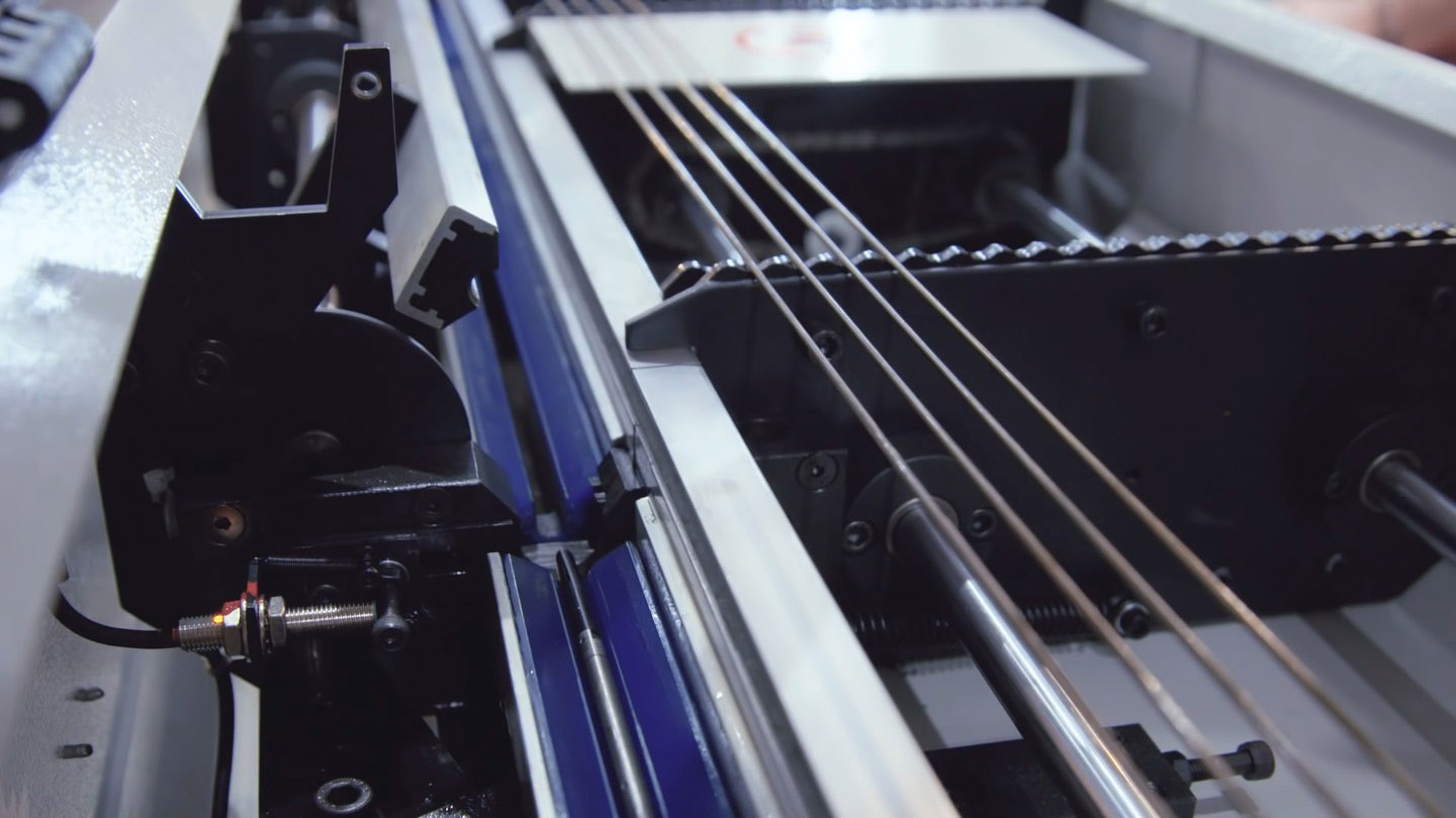 Steady 112 Sliding headstock bar feeder for thin bars (TH / EN)